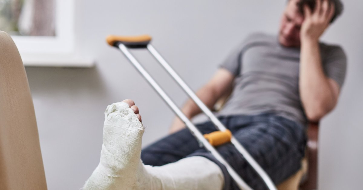 Wypadek lub choroba podczas pracy na morzu — jak marynarz może zabezpieczyć koszty leczenia i utratę dochodu?